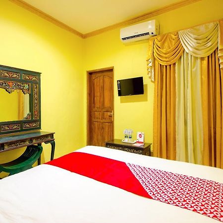 Oyo 1770 Hotel Mawar Saron 2 Kejayan Kültér fotó