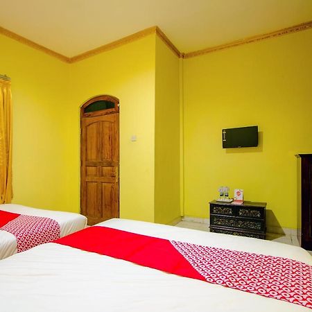 Oyo 1770 Hotel Mawar Saron 2 Kejayan Kültér fotó