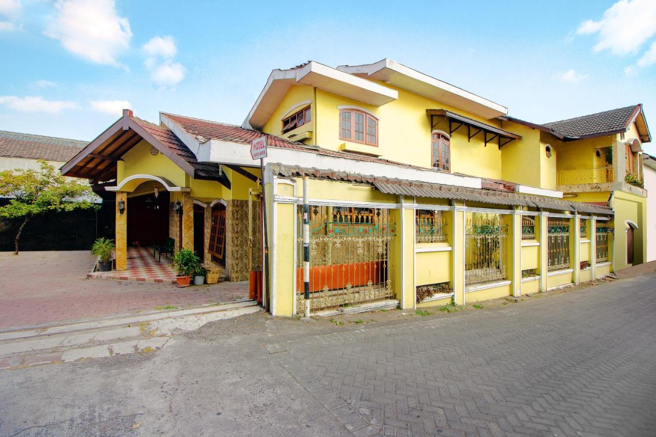 Oyo 1770 Hotel Mawar Saron 2 Kejayan Kültér fotó