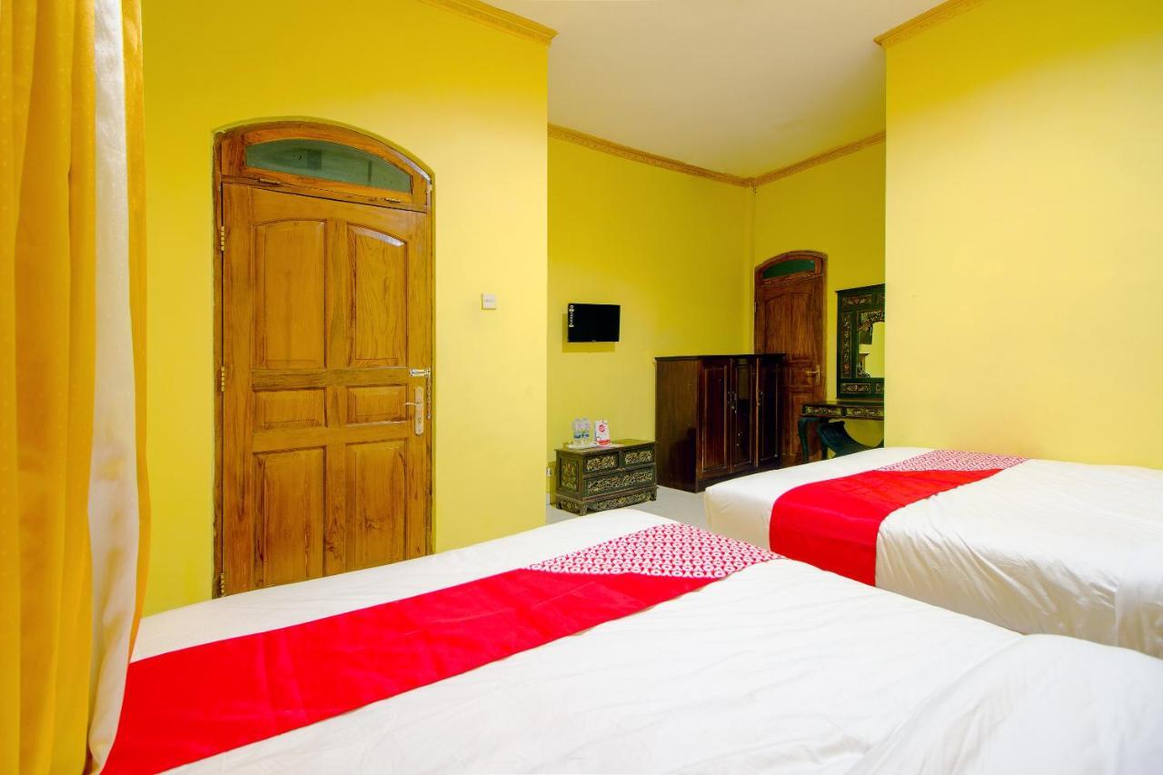 Oyo 1770 Hotel Mawar Saron 2 Kejayan Kültér fotó